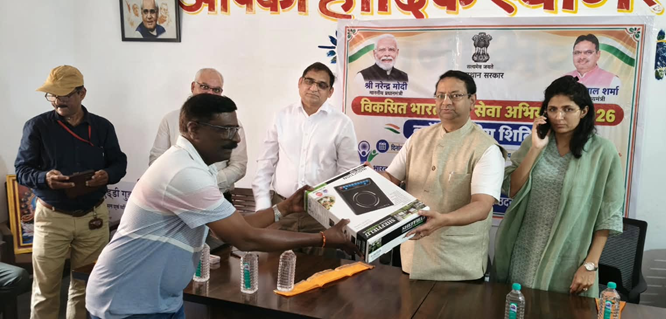 REC CMD visits Seva Setu camp